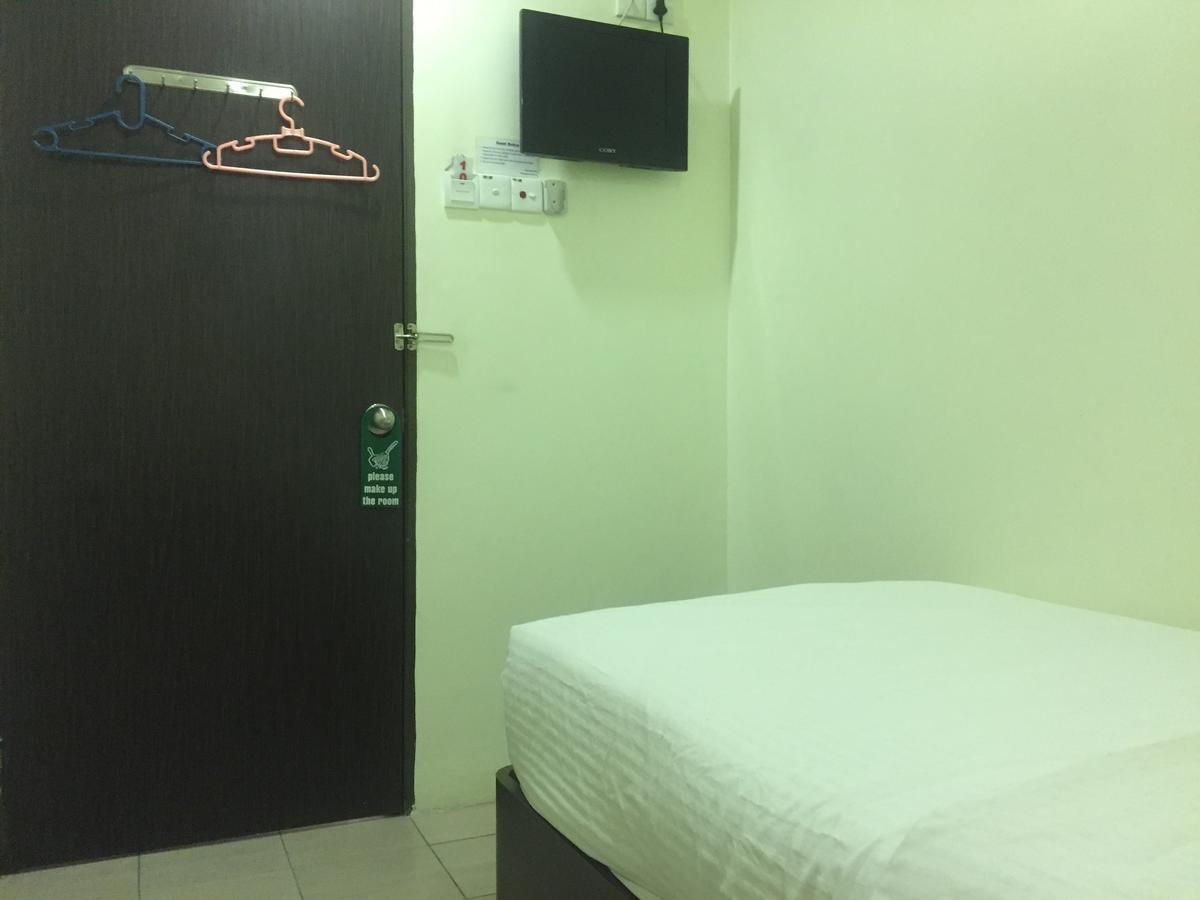 Desa House Hotel Kepong Bagian luar foto