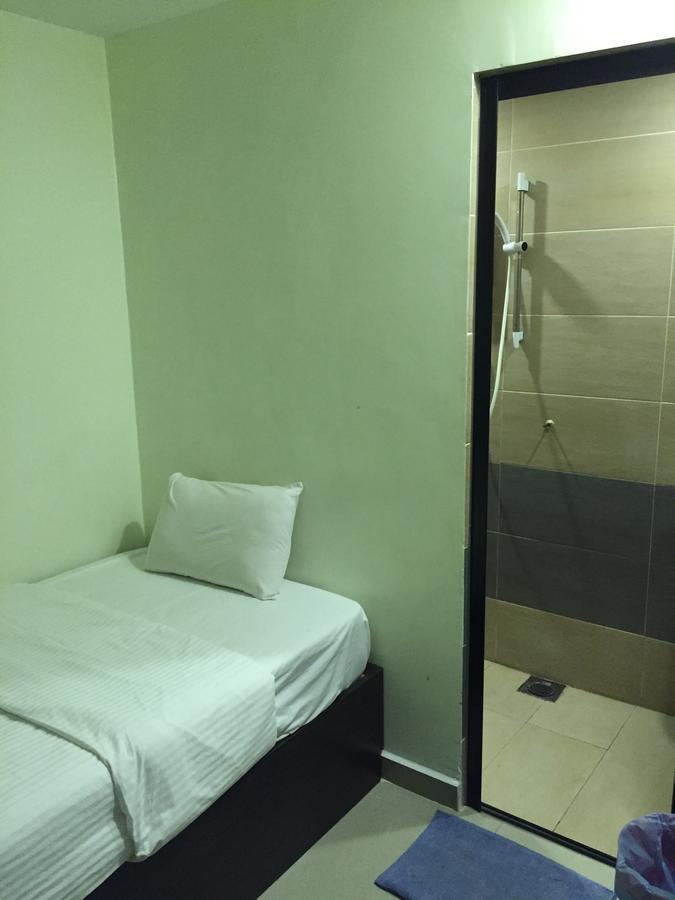 Desa House Hotel Kepong Bagian luar foto