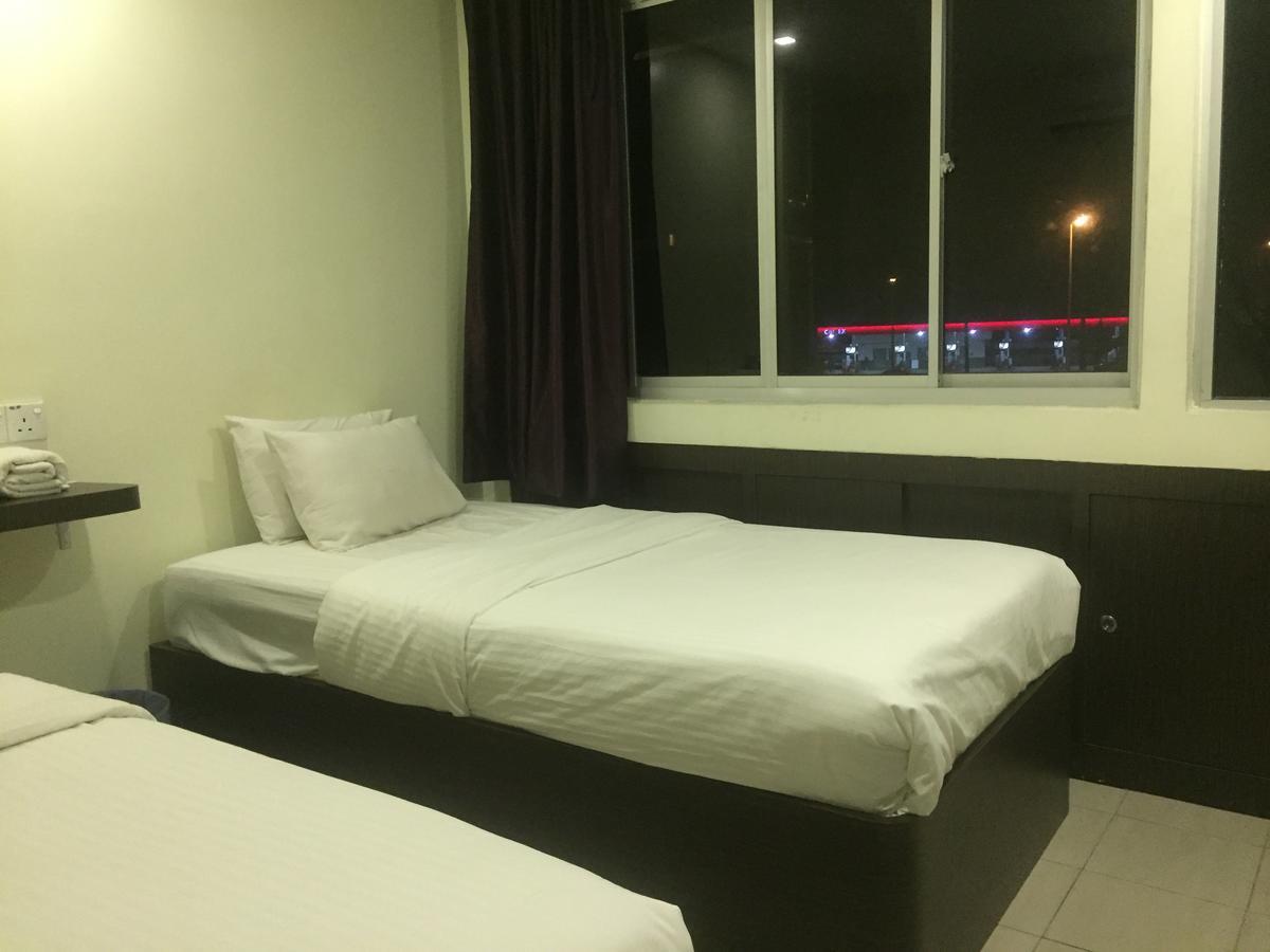 Desa House Hotel Kepong Bagian luar foto
