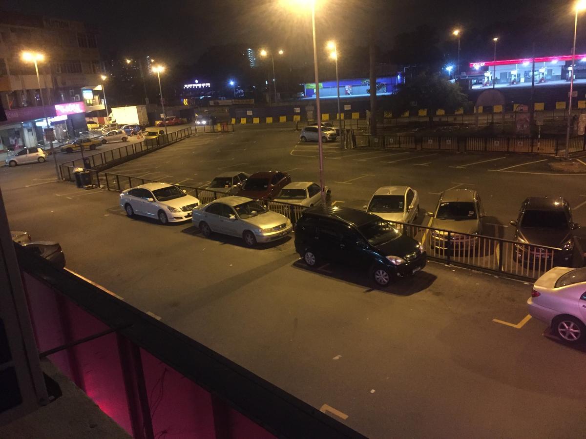 Desa House Hotel Kepong Bagian luar foto
