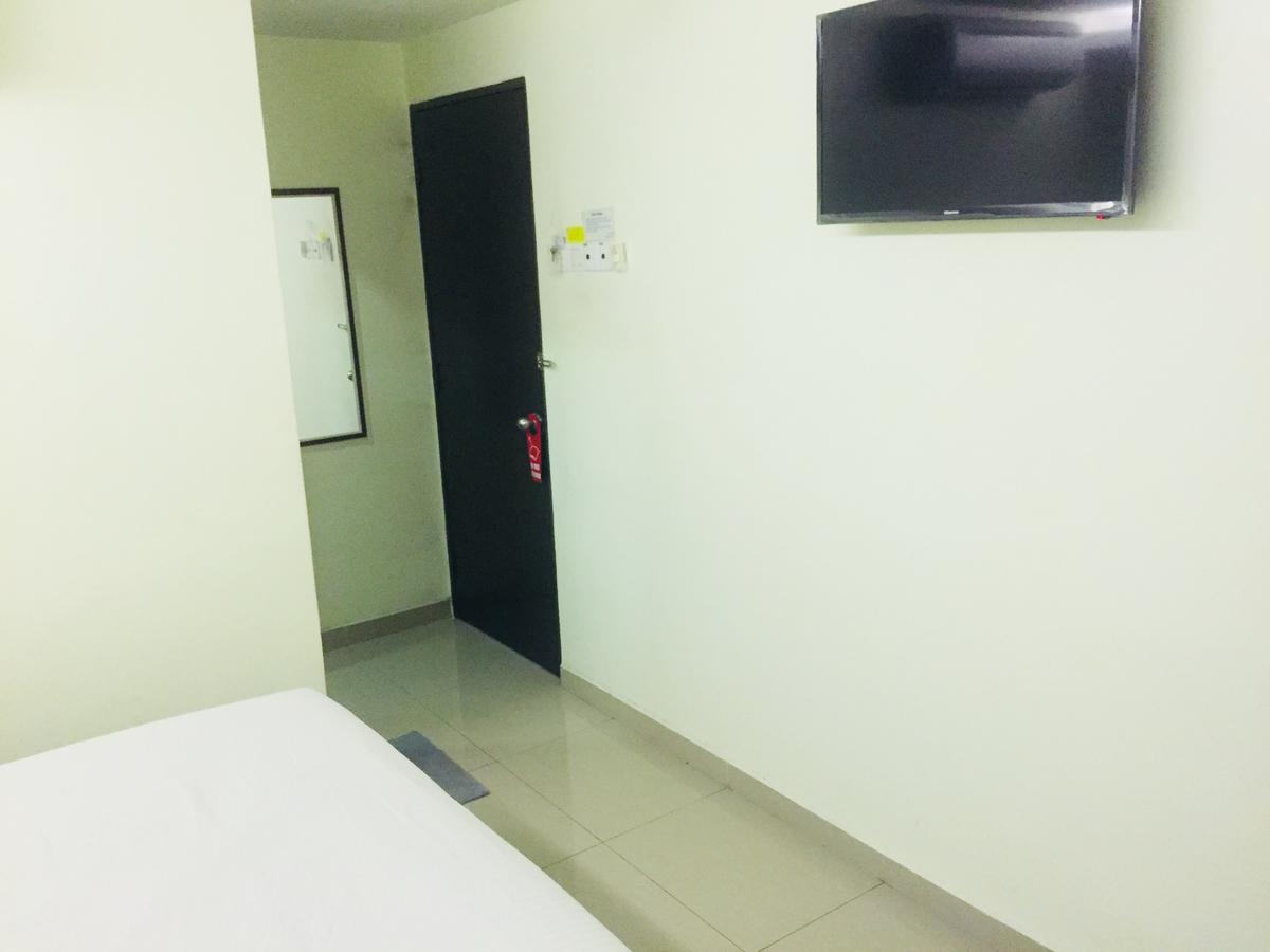 Desa House Hotel Kepong Bagian luar foto