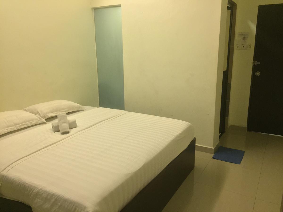 Desa House Hotel Kepong Bagian luar foto