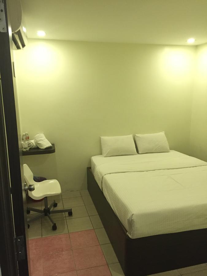 Desa House Hotel Kepong Bagian luar foto
